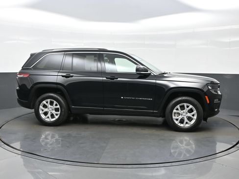 Used 2023 Jeep Grand Cherokee Limited AWD/4WD image 10