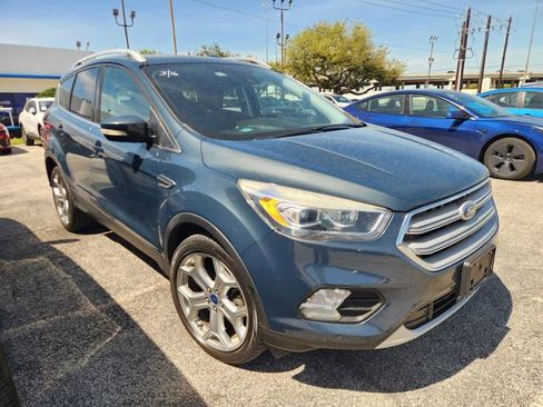 Used 2019 Ford Escape Titanium image 1