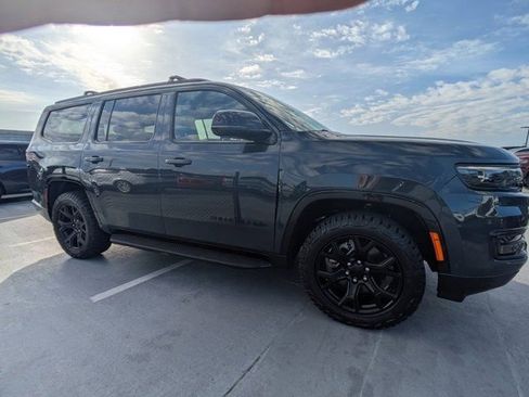 Used 2024 Jeep Wagoneer Series II image 1