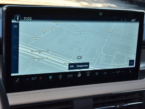 Certified 2025 Lincoln Corsair AWD w/ Equipment Group 101A image 28