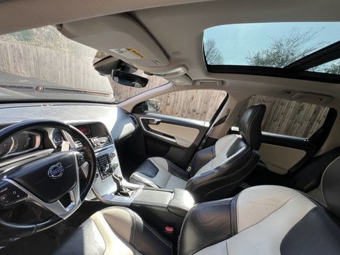 Used 2017 Volvo XC60 T5 Dynamic w/ Preferred Option Package image 12