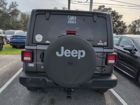 Used 2018 Jeep Wrangler Unlimited Sport S image 3