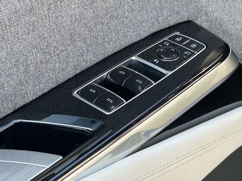 Used 2025 Cadillac Escalade ESV Sport Platinum w/ LPO, ONYX Package AWD/4WD image 18