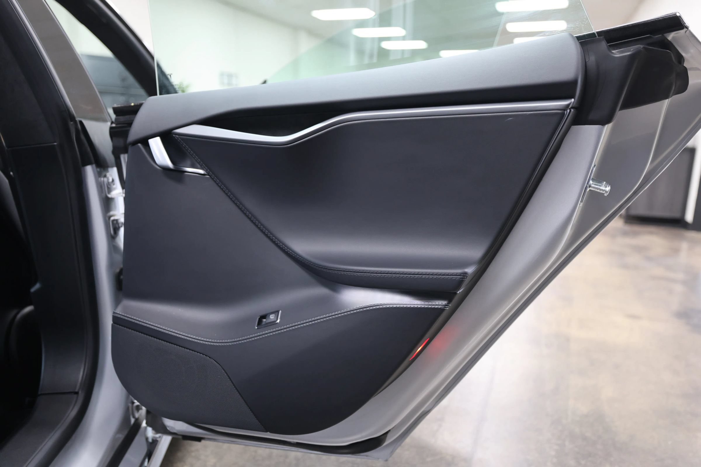 Used 2018 Tesla Model S 100D AWD/4WD image 39