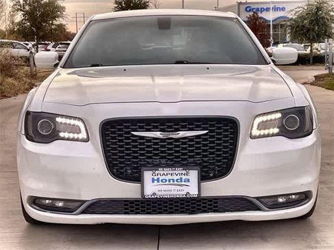 Used 2018 Chrysler 300 S image 7