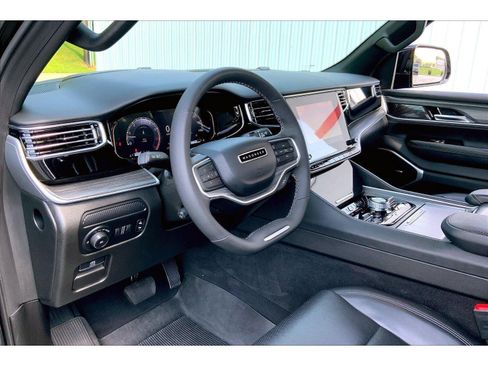 Used 2024 Jeep Wagoneer Series II w/ Convenience Group I AWD/4WD image 12