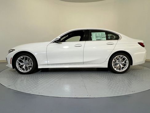 Used 2025 BMW 330i xDrive Sedan w/ Premium Package AWD/4WD image 2