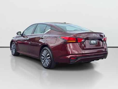 Used 2025 Nissan Altima 2.5 SV FWD image 3