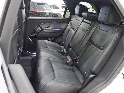 Used 2025 Land Rover Range Rover Sport Dynamic SE AWD/4WD image 30
