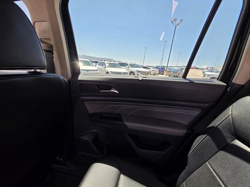 Used 2021 Volkswagen Atlas SE FWD image 16
