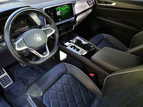 Used 2024 Volkswagen Atlas Cross Sport SEL Premium R-Line AWD/4WD image 11