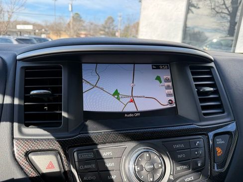 Used 2019 Nissan Pathfinder SL image 9