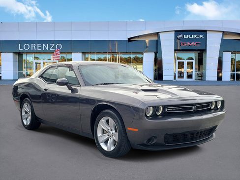Used 2023 Dodge Challenger SXT image 3