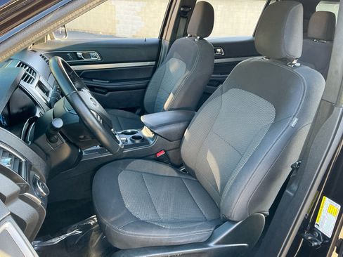 Used 2019 Ford Explorer XLT image 18