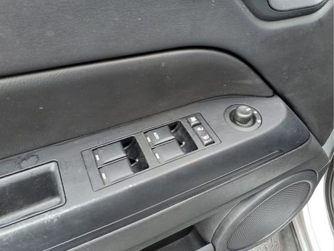 Used 2014 Jeep Compass Sport w/ Power Value Group FWD image 12