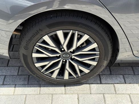 Used 2025 Nissan Altima 2.5 SV FWD image 39