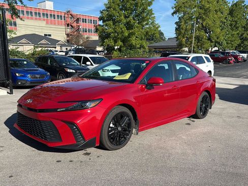 Used 2026 Toyota Camry SE FWD image 7