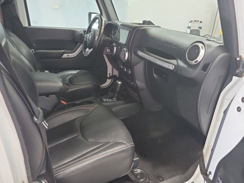 Used 2016 Jeep Wrangler Unlimited Rubicon AWD/4WD image 4