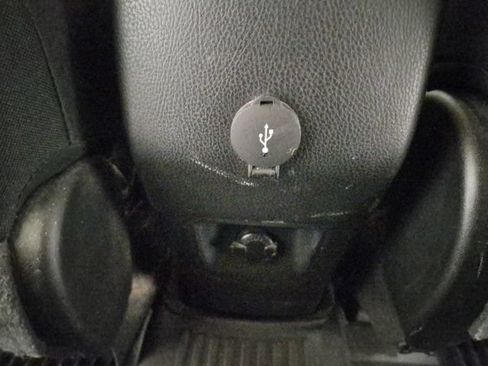 Used 2018 Toyota RAV4 LE FWD image 19