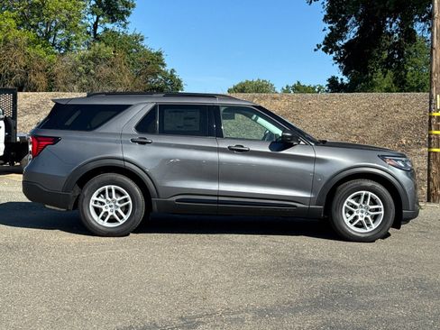 New 2026 Ford Explorer Active w/ Active Comfort Package RWD image 2