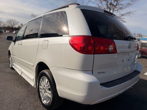 Used 2009 Toyota Sienna XLE image 5