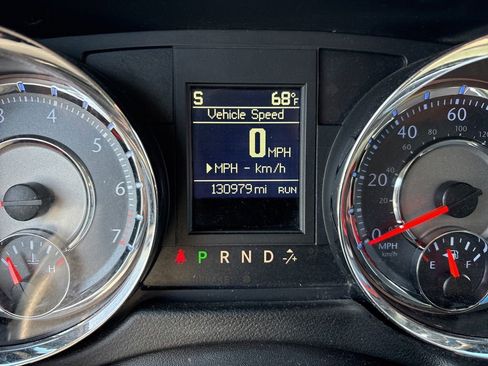 Used 2016 Chrysler Town & Country Touring w/ Driver Convenience Group image 27