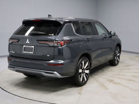 New 2026 Mitsubishi Outlander SE image 9