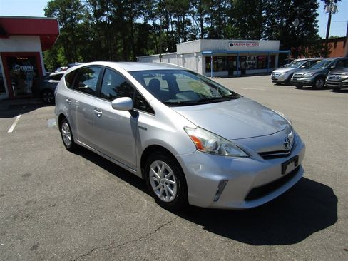 Used 2012 Toyota Prius V Two FWD image 9