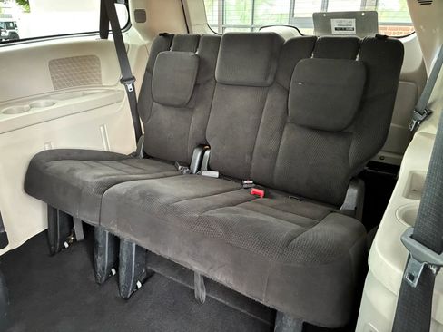 Used 2014 Dodge Grand Caravan SXT FWD image 12