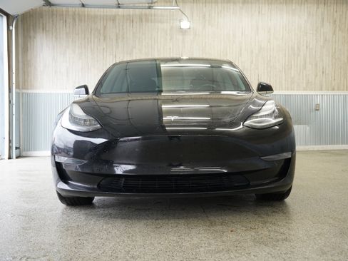 Used 2019 Tesla Model 3 Mid Range image 2