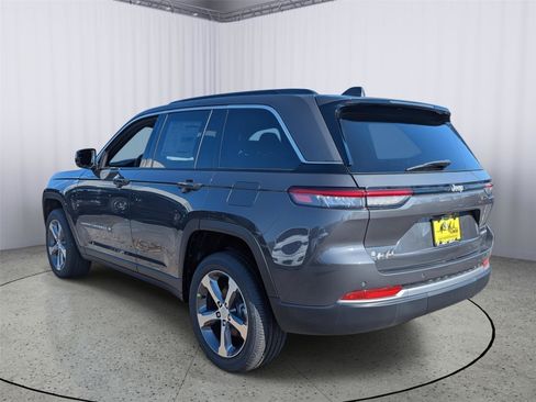 New 2026 Jeep Grand Cherokee Limited RWD image 4