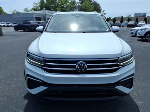 Used 2023 Volkswagen Tiguan SE AWD/4WD image 3