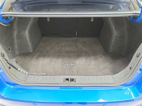 Used 2022 Nissan Versa SR w/ Convenience Package image 39