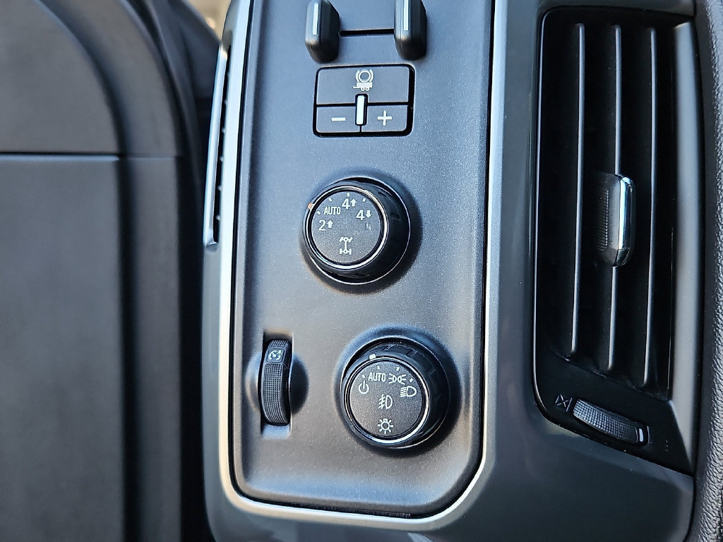 Used 2015 Chevrolet Silverado 1500 LT w/ Midnight Edition AWD/4WD image 23