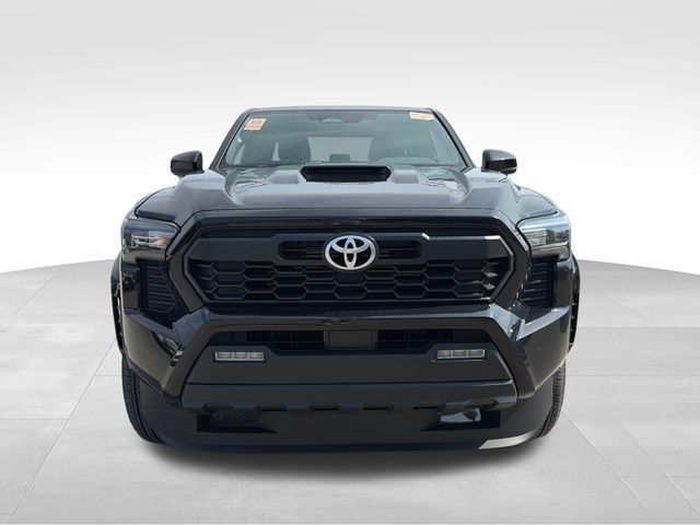 Used 2024 Toyota Tacoma TRD Sport AWD/4WD image 2