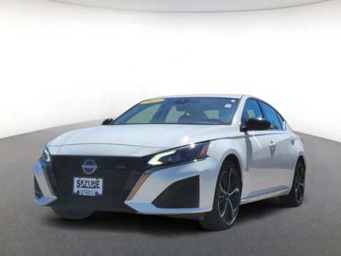 Used 2025 Nissan Altima 2.5 SR FWD image 2