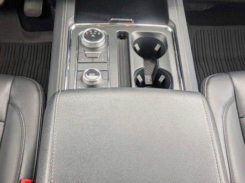Used 2024 Ford Expedition XLT AWD/4WD image 19