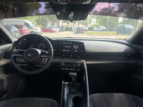 Used 2023 Hyundai Elantra SEL FWD image 18