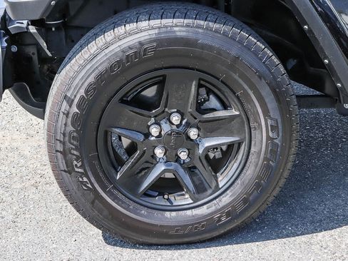 Used 2021 Jeep Gladiator Sport AWD/4WD image 17