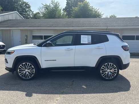 Used 2023 Jeep Compass Limited w/ Elite Group AWD/4WD image 9