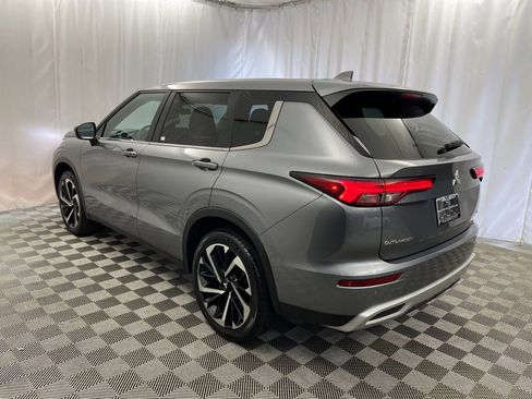 Used 2024 Mitsubishi Outlander SE Black Edition image 4