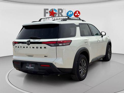 Used 2022 Nissan Pathfinder SV w/ SV Black Package FWD image 13