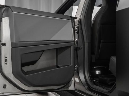 Used 2024 Tesla Cybertruck AWD Crew Cab image 42