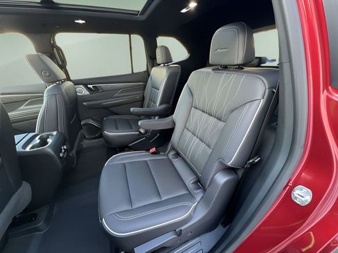 Certified 2025 Buick Enclave Avenir image 26