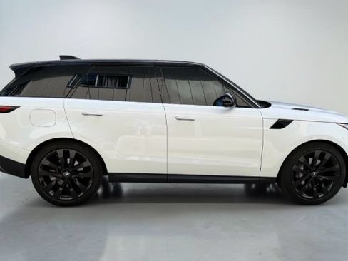 Used 2025 Land Rover Range Rover Sport SE AWD/4WD image 7