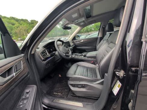 Used 2024 Volkswagen Atlas SEL AWD/4WD image 13