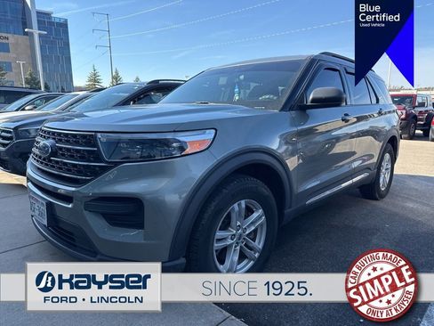 Used 2020 Ford Explorer XLT image 2