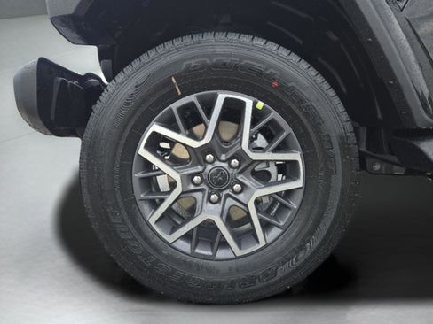 New 2025 Jeep Wrangler Unlimited Sahara AWD/4WD image 42