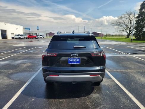 New 2026 Chevrolet Equinox LT image 2