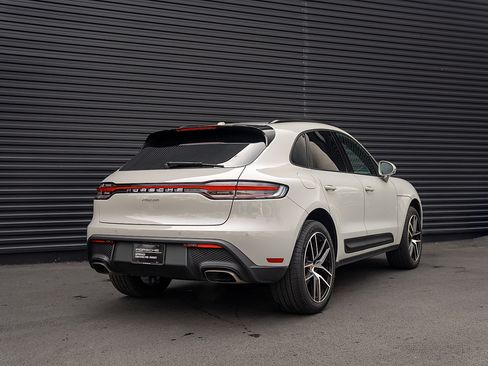 Certified 2025 Porsche Macan image 27